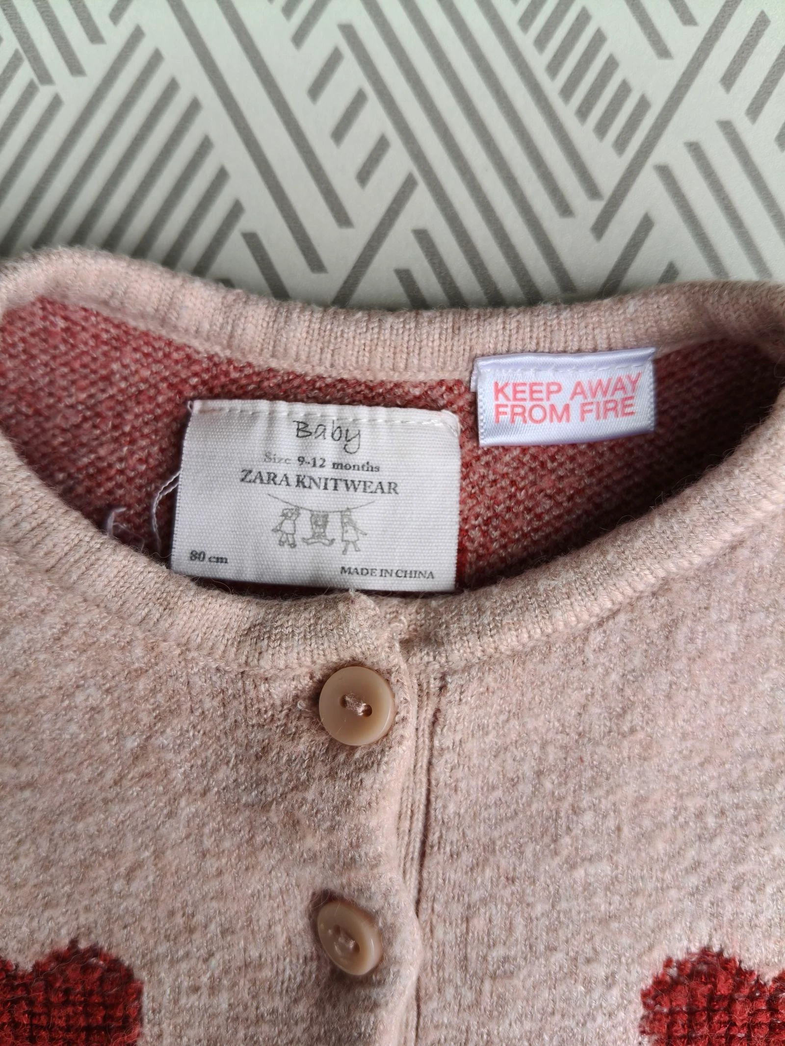 Poncho cálido para niña Zara con corazones rosados de 80 cm – photo 3